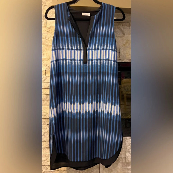Vince Dresses & Skirts - Vince Silk geometric print sheath dress size Small
